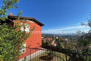Rustico / Casale di 210 m² con più di 5 locali a M