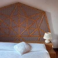 Stanza da letto in legno bambu vintage