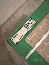 Piastrelle nuove in gres porcellanato