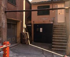 Magazzino in via Sestri Genova