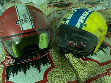 Due caschi da moto taglia s
