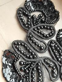 Pizzo nero corallini e paiettes