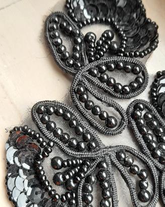 Pizzo nero corallini e paiettes