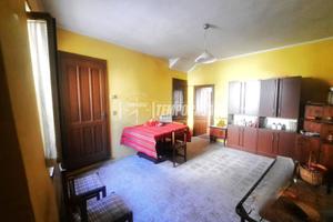 Soluzione bifamiliare con garage privati