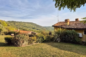 Rustico / Casale di 272 m² con più di 5 locali e b