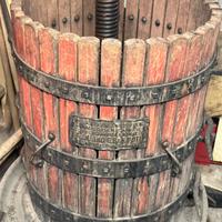 Torchio da vino antico