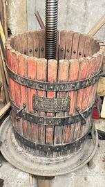 Torchio da vino antico