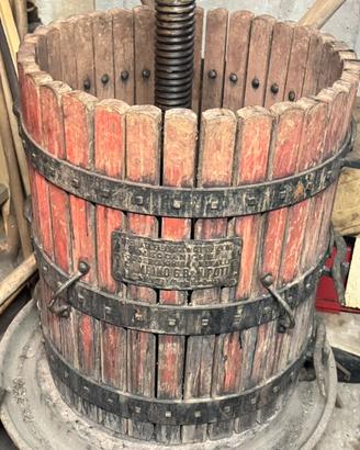 Torchio da vino antico
