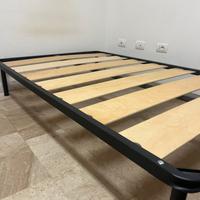 Letto a doghe larghe con materasso