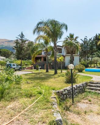 Villa Indipendente Divisibile 8vani220mq + Terreno
