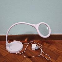 Lampada da tavolo con lente d'ingrandimento 