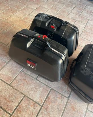 Borse givi con attacchi