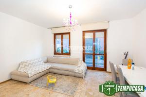 3 LOCALI PRIMO PIANO CON BOX E CANTINA