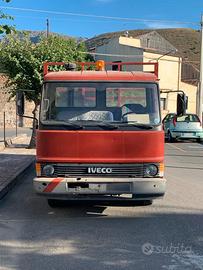 Camion Iveco 50. 10 macchina operatrice -