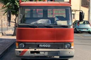 Camion Iveco 50. 10 macchina operatrice -