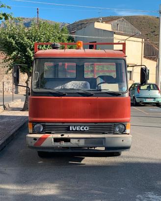 Camion Iveco 50. 10 macchina operatrice -