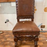 Sedia antica in legno di noce