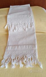 Lenzuolo con federe ed asciugamano vintage.