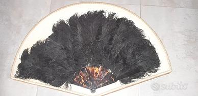 Ventaglio antico con piume di struzzo