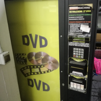 Distributore dvd e gadget