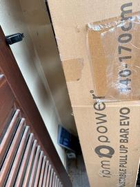 Adjustable pull up bar
