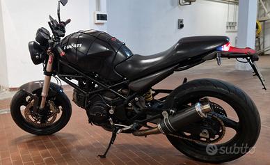 Ducati Monster 695 nero/carbonio