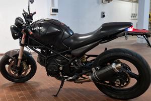 Ducati Monster 695 nero/carbonio