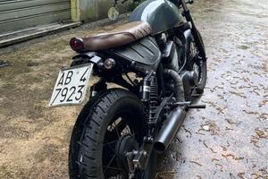 Moto cafe race 250 4 tempi