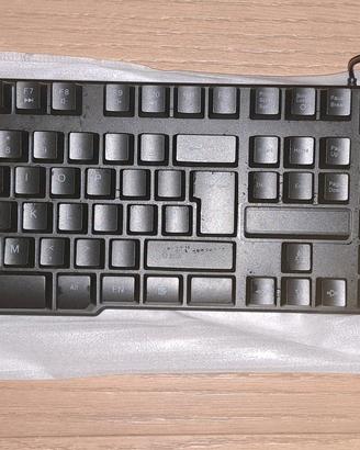 Tastiera e mouse USB.