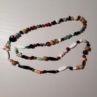 Collana con perle colorate
