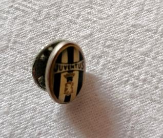 Francobolli e spilla Juve