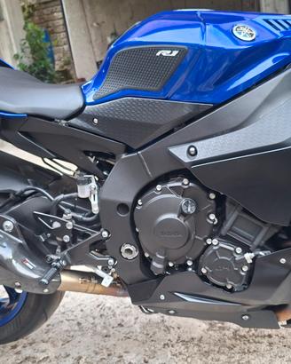 yamaha r1