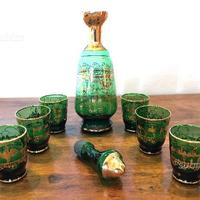 Bottiglia con 6 bicchierini in Murano verde