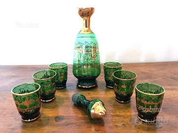 Bottiglia con 6 bicchierini in Murano verde