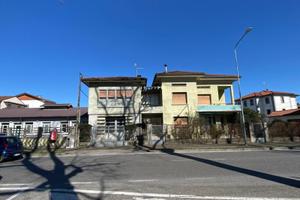 AMPIA PORZIONE DI BIFAMILIARE TRICAMERE FRONTE ...