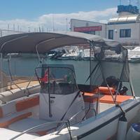 barca a motore 