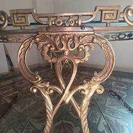 Carrello stile barocco in ottone con ripiani di ve