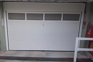 Parcheggio coperto per moto o scooter