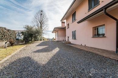 APPIANO GENTILE - VILLA UNIFAMILIARE CON GIARDINO,