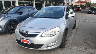 auto Opel Astra 2011