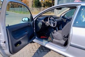 Peugeot 206 1.4 benzina 2001