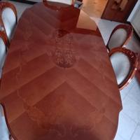 sala da pranzo più due lampadari 