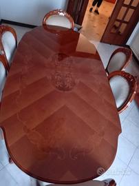 sala da pranzo più due lampadari 