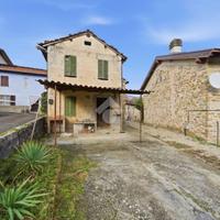 CASA SEMINDIPENDENTE A CORNIGLIO