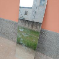 Specchio rettangolare con decorazioni 