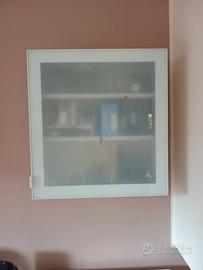 Mobiletto-libreria bianco con anta in vetro