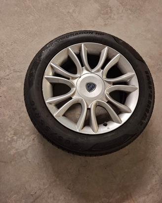 Ruote complete con cerchio in lega originali 