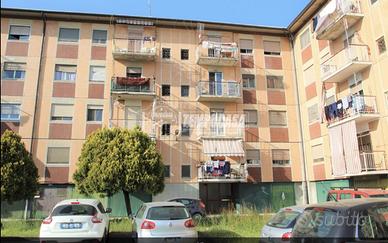 4 LOCALI CON BOX AUTO