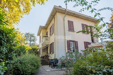 Splendida Villa Unifamiliare con giardino, Collecc