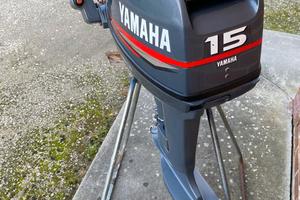 Fuoribordo Yamaha 15 cv 2t gambo corto 